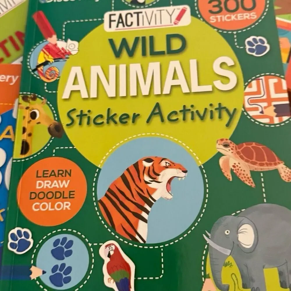 Discovery Kids Workbook & Sticker Collection Body Dinosaurs & Animals Activitys